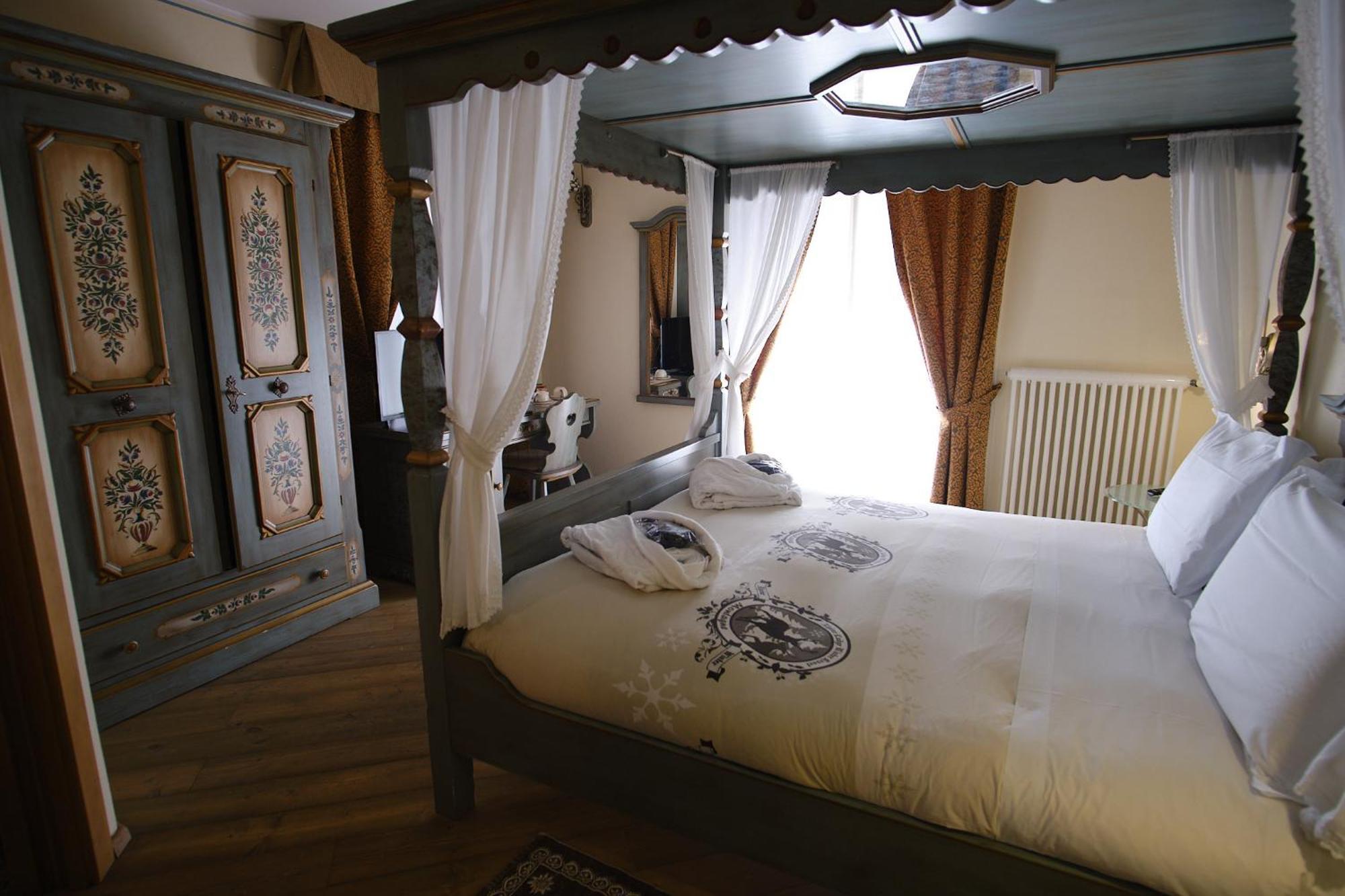 Hotel Bes & Spa Claviere Exterior foto